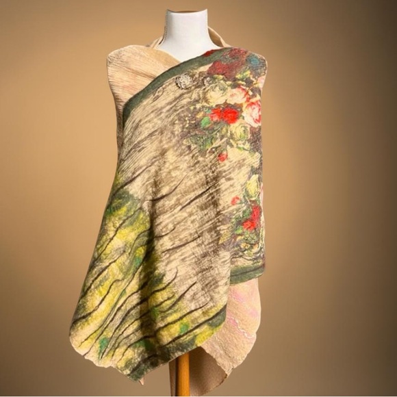 Wool shawl - Floral Wool & Silk shawl very soft & warm Hand crafted L 74”
W 24” - Picture 2 of 13